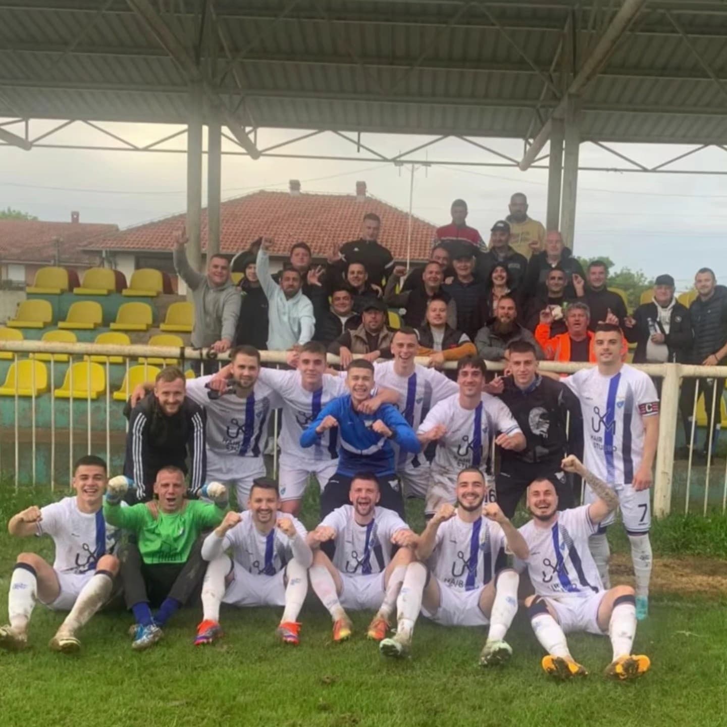 Fotografija uz vest: FK Železničar iz Kusatka osvojio titulu prvaka Podunavske okružne lige tri kola pre kraja prvenstva