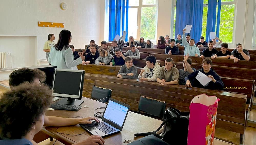 Fotografija uz vest: Kvizom znanja i humanošću započeto obeležavanje 80 godina MEŠ „Goša“