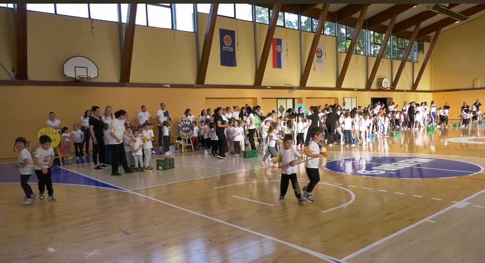 Fotografija uz vest: Osmesi, igra i zajedništvo – održane tradicionalne „Sportske igrice” PU „Čika Jova Zmaj”