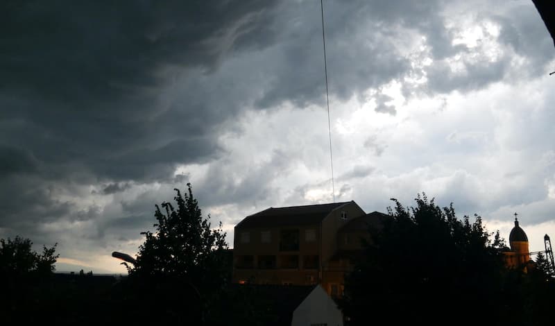 Fotografija uz vest: RHMZ PROGNOZIRA U petak sunčano jutro, popodne stižu pljuskovi i grmljavina ZA VIKEND NESTABILNO VREME, MOGUĆI GRAD, JAK VETAR...